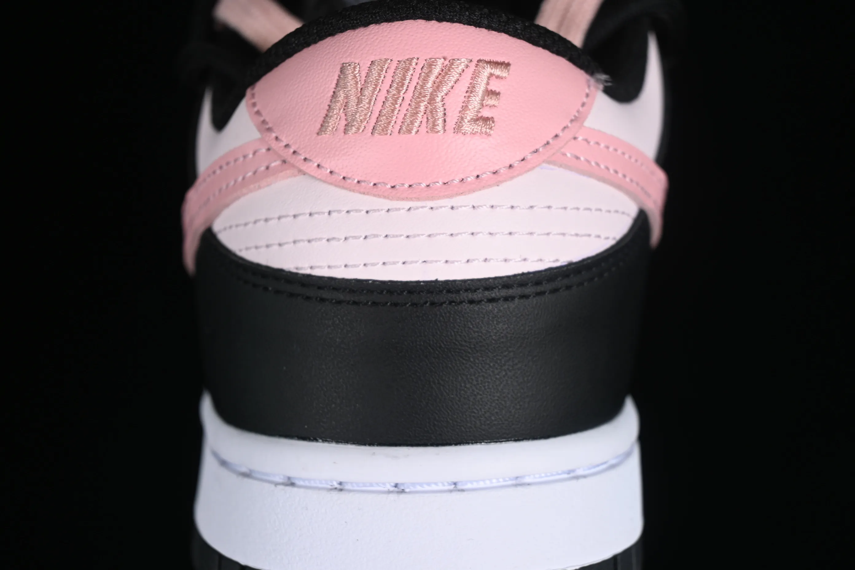 All Categories Nk SB Dunk Series Nk SB Dunk Low Low-top Sneakers Nk Dunk Low Tokyo Raspberry Black Pink Customized Deconstructed Strap Casual Sneakers CW1590-100